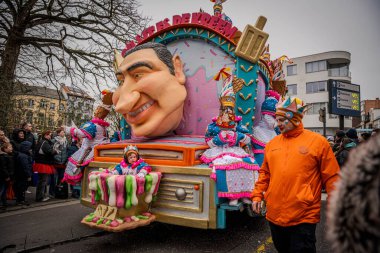 15-02-2026 Aalst yıllık karnaval geçidi sokaklarda