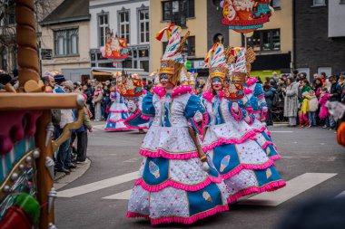 15-02-2026 Aalst yıllık karnaval geçidi sokaklarda