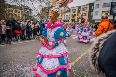 15-02-2026 Aalst yıllık karnaval geçidi sokaklarda