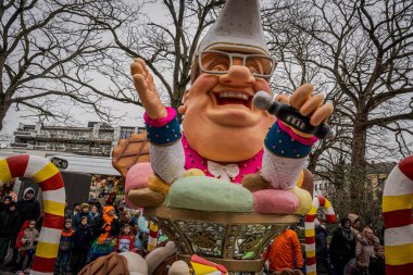 15-02-2026 Aalst yıllık karnaval geçidi sokaklarda