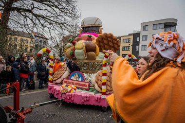 15-02-2026 Aalst yıllık karnaval geçidi sokaklarda