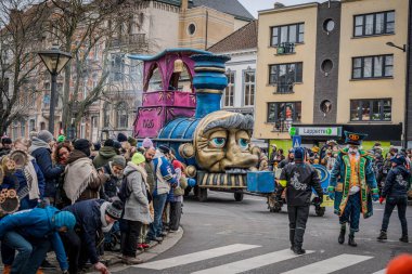 15-02-2026 Aalst yıllık karnaval geçidi sokaklarda