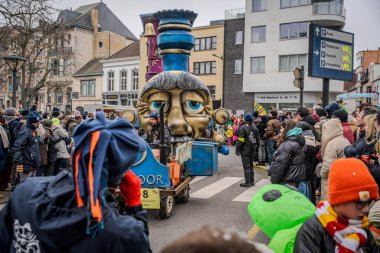 15-02-2026 Aalst yıllık karnaval geçidi sokaklarda
