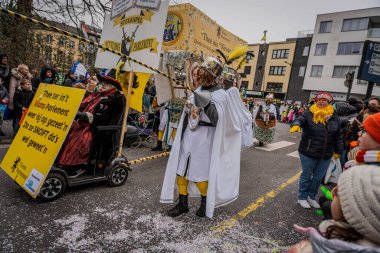 15-02-2026 Aalst yıllık karnaval geçidi sokaklarda