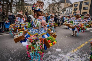 15-02-2026 Aalst yıllık karnaval geçidi sokaklarda