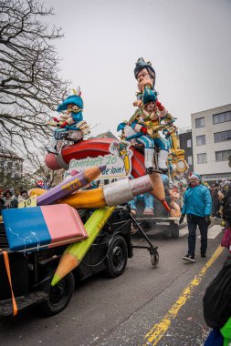 15-02-2026 Aalst yıllık karnaval geçidi sokaklarda