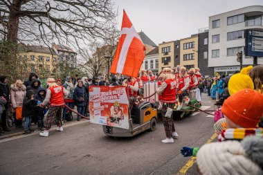 15-02-2026 Aalst yıllık karnaval geçidi sokaklarda