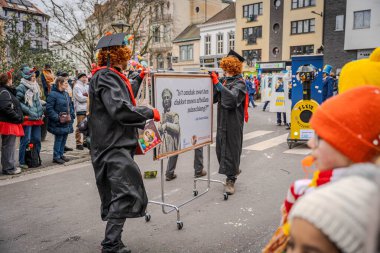 15-02-2026 Aalst yıllık karnaval geçidi sokaklarda
