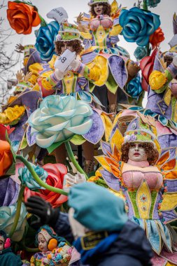 15-02-2026 Aalst yıllık karnaval geçidi sokaklarda