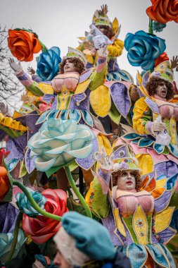 15-02-2026 Aalst yıllık karnaval geçidi sokaklarda