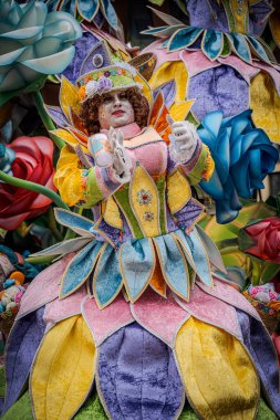 15-02-2026 Aalst yıllık karnaval geçidi sokaklarda