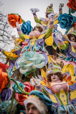 15-02-2026 Aalst yıllık karnaval geçidi sokaklarda