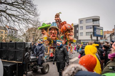 15-02-2026 Aalst yıllık karnaval geçidi sokaklarda