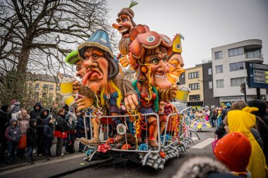 15-02-2026 Aalst yıllık karnaval geçidi sokaklarda