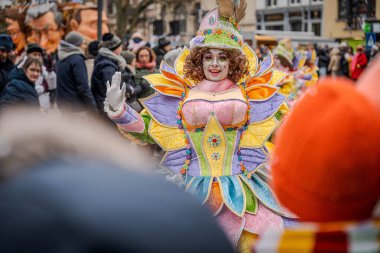 15-02-2026 Aalst yıllık karnaval geçidi sokaklarda