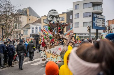 15-02-2026 Aalst yıllık karnaval geçidi sokaklarda