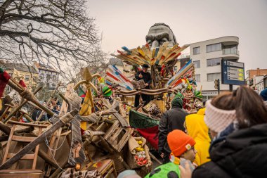 15-02-2026 Aalst yıllık karnaval geçidi sokaklarda
