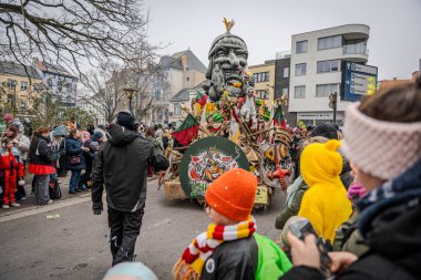 15-02-2026 Aalst yıllık karnaval geçidi sokaklarda