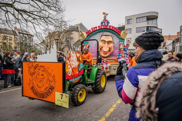 15-02-2026 Aalst yıllık karnaval geçidi sokaklarda