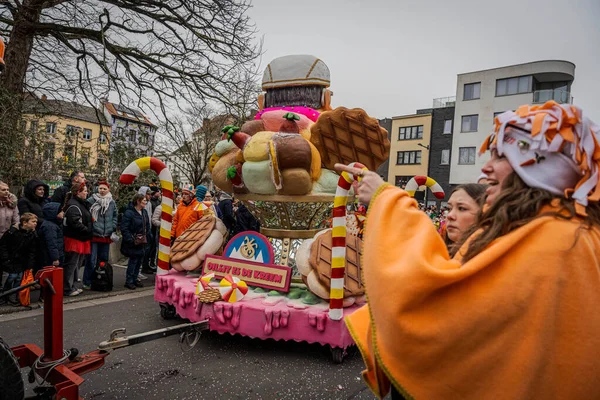 15-02-2026 Aalst yıllık karnaval geçidi sokaklarda