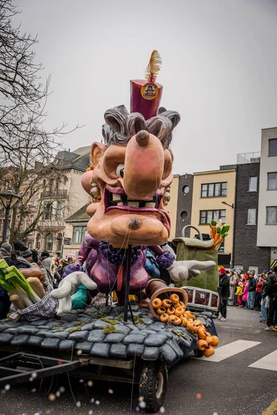 15-02-2026 Aalst yıllık karnaval geçidi sokaklarda