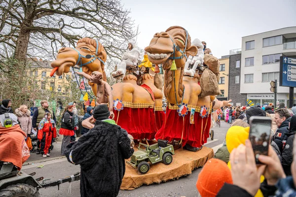15-02-2026 Aalst yıllık karnaval geçidi sokaklarda