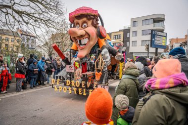 15-02-2026 Aalst yıllık karnaval geçidi sokaklarda