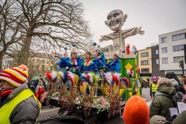 15-02-2026 Aalst yıllık karnaval geçidi sokaklarda