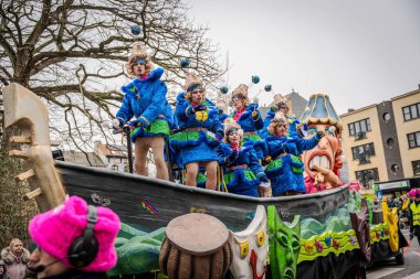 15-02-2026 Aalst yıllık karnaval geçidi sokaklarda