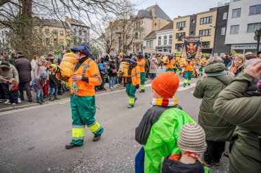 15-02-2026 Aalst yıllık karnaval geçidi sokaklarda