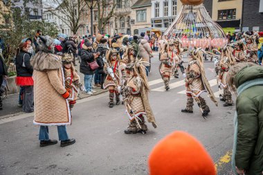 15-02-2026 Aalst yıllık karnaval geçidi sokaklarda