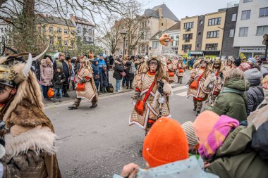 15-02-2026 Aalst yıllık karnaval geçidi sokaklarda