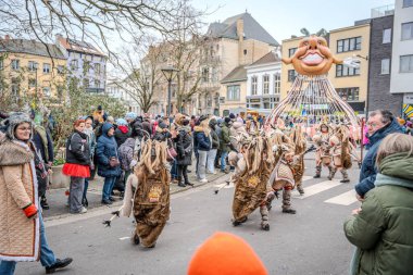 15-02-2026 Aalst yıllık karnaval geçidi sokaklarda