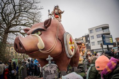 15-02-2026 Aalst yıllık karnaval geçidi sokaklarda
