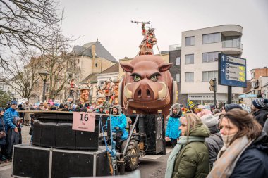15-02-2026 Aalst yıllık karnaval geçidi sokaklarda