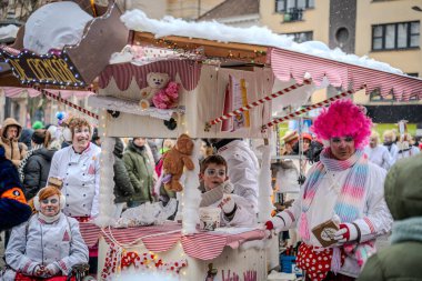 15-02-2026 Aalst yıllık karnaval geçidi sokaklarda