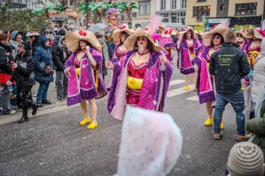 15-02-2026 Aalst yıllık karnaval geçidi sokaklarda