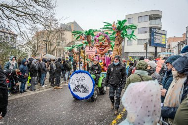 15-02-2026 Aalst yıllık karnaval geçidi sokaklarda