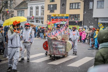 15-02-2026 Aalst yıllık karnaval geçidi sokaklarda