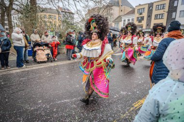 15-02-2026 Aalst yıllık karnaval geçidi sokaklarda