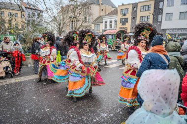 15-02-2026 Aalst yıllık karnaval geçidi sokaklarda