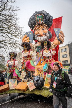 15-02-2026 Aalst yıllık karnaval geçidi sokaklarda