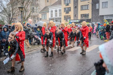 15-02-2026 Aalst yıllık karnaval geçidi sokaklarda