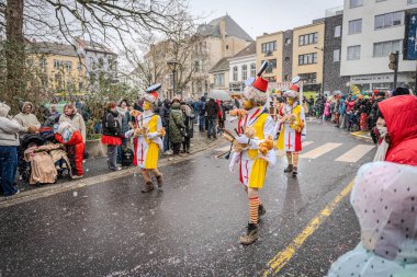 15-02-2026 Aalst yıllık karnaval geçidi sokaklarda