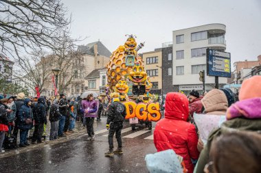 15-02-2026 Aalst yıllık karnaval geçidi sokaklarda