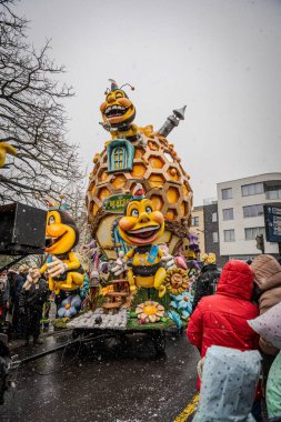 15-02-2026 Aalst yıllık karnaval geçidi sokaklarda