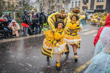 15-02-2026 Aalst yıllık karnaval geçidi sokaklarda