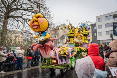 15-02-2026 Aalst yıllık karnaval geçidi sokaklarda