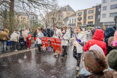 15-02-2026 Aalst yıllık karnaval geçidi sokaklarda
