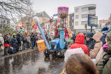 15-02-2026 Aalst yıllık karnaval geçidi sokaklarda